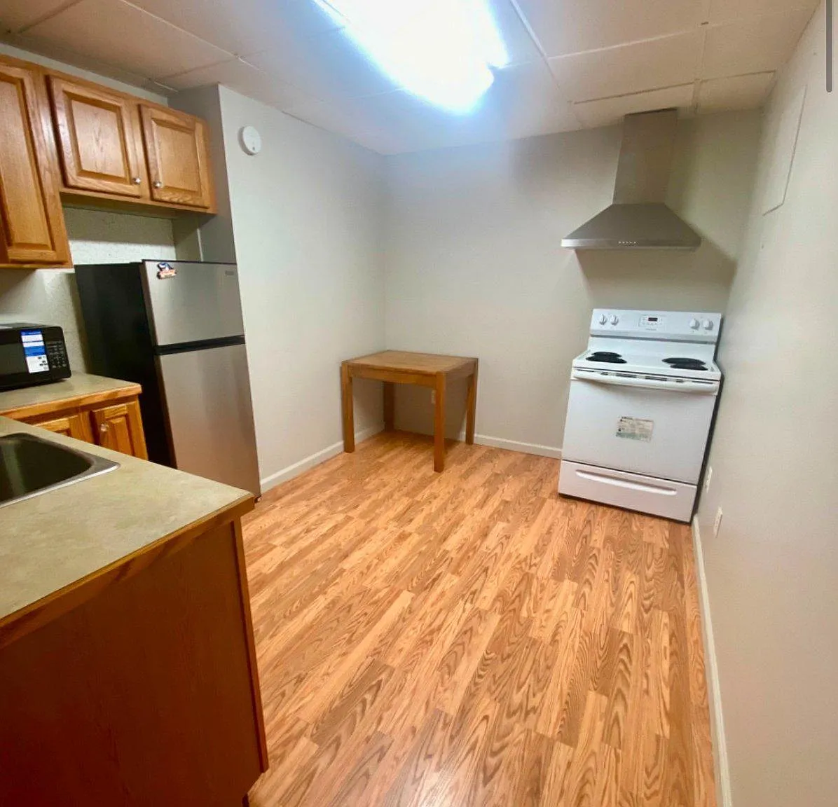 1 bed, 1.0 bath, 3104 sqft, $1,295 — Photo 2