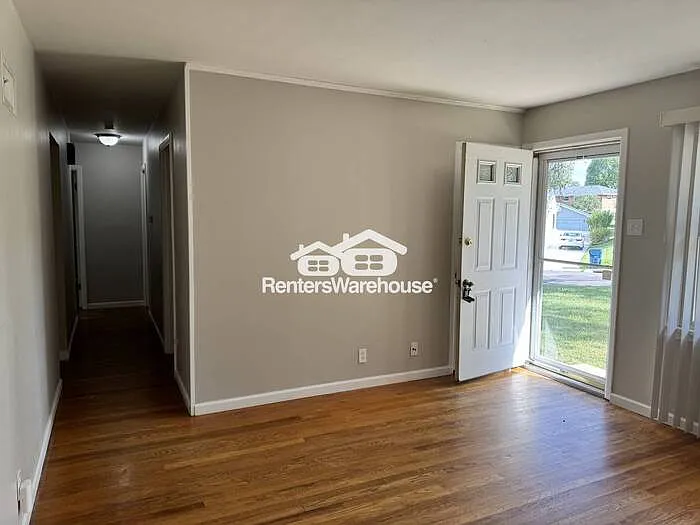 10801 Edgecliffe Dr — Photo 4