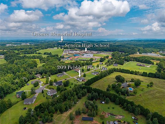 5th image of 209 Pebble Creek Dr