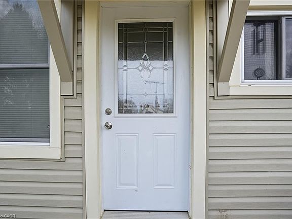 4th image of 239 York St
