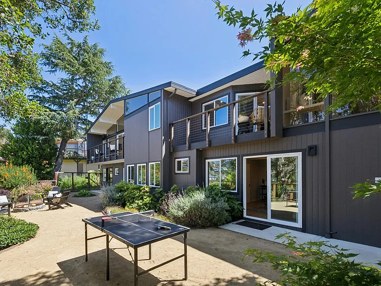 453 Wellesley Ave — Photo 28