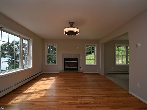 4th image of 232 Lakeside Blvd