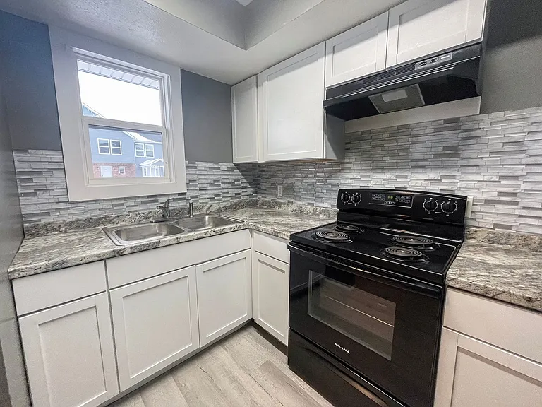 Clinic Court Apartments — Photo 57