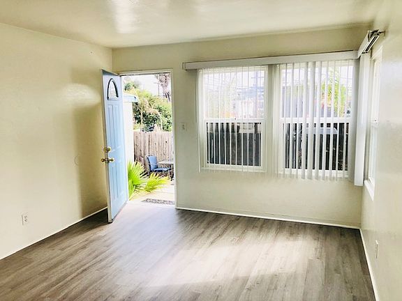 4th image of 5012-20 Santa Monica Ave #5020