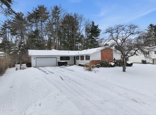 1225 Hempstead Rd, Niskayuna, NY 12309