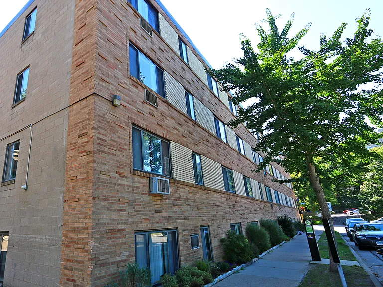 214 Place Apartments — Photo 27