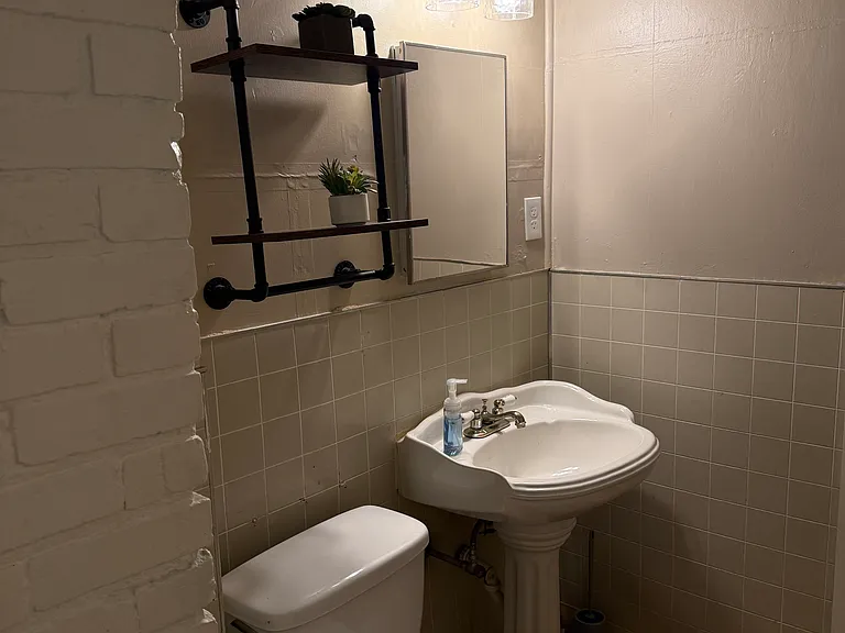 2100 University Cir — Photo 14