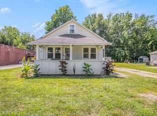 919 Terre Coupe St, Buchanan, MI 49107