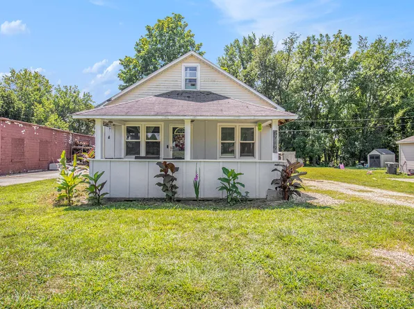 919 Terre Coupe St, Buchanan, MI 49107