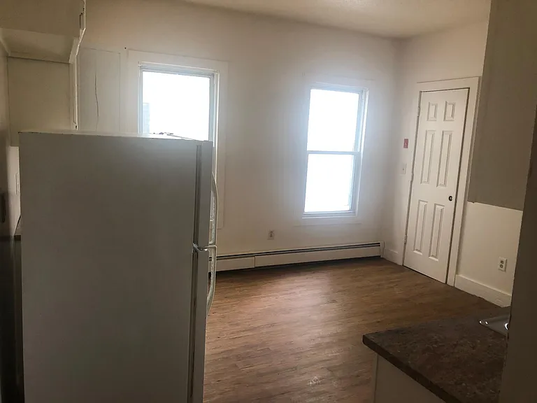 195 Caroline St #1R — Photo 5