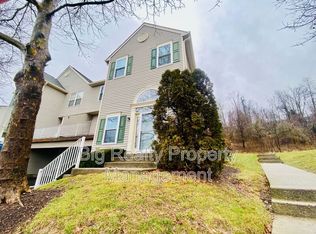 475 Stoneglen St, Collegeville, PA 19426