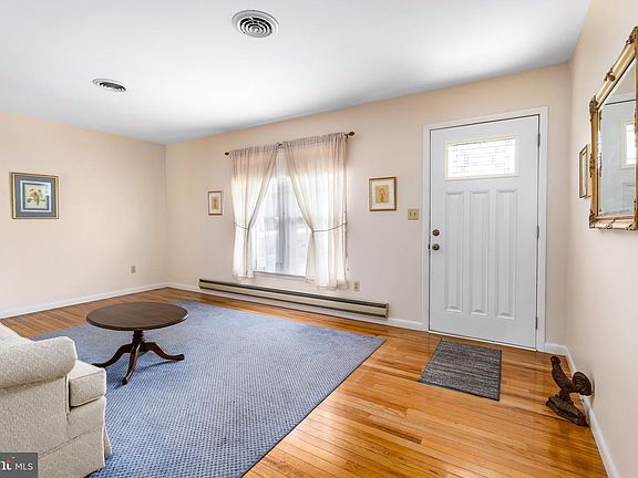 5th image of 535 Franklin St