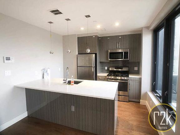 5th image of 26-20 Hoyt Ave S #B5