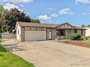 2270 Greendale Dr, Jenison, MI 49428