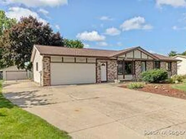 2270 Greendale Dr, Jenison, MI 49428