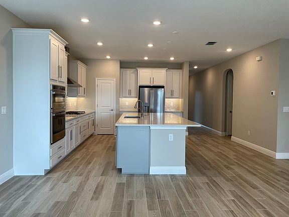 2nd image of 4863 Tivoli Dr