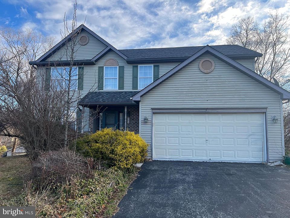 1st image of 206 Hall Dr