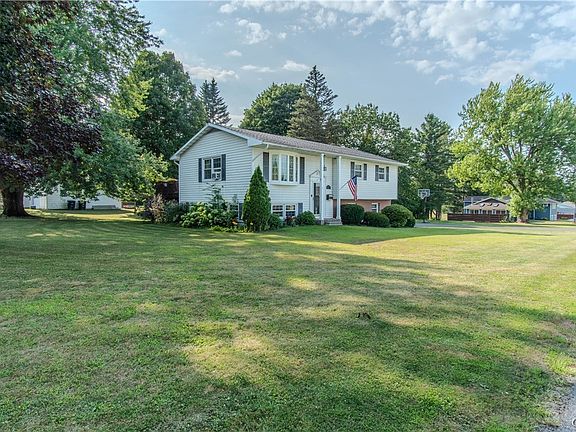 3rd image of 7 Birchwood Dr