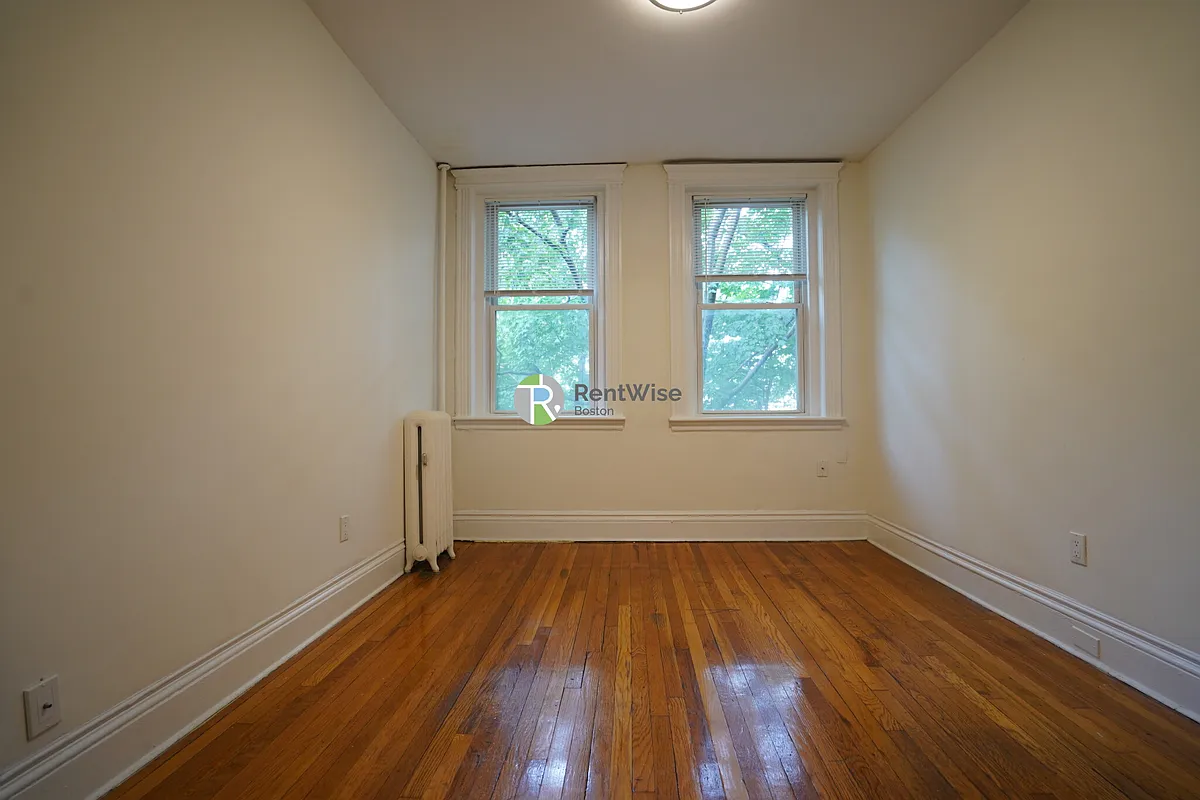 Building Photo - 6 Camelot Ct #18
