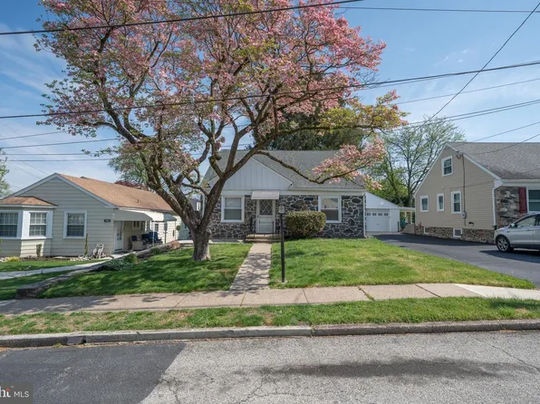 1305 Center Rd, Drexel Hill, PA 19026