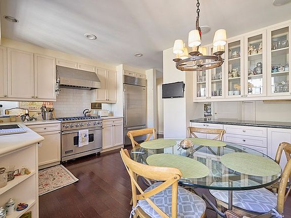 4th image of 1088 Park Ave APT 15A