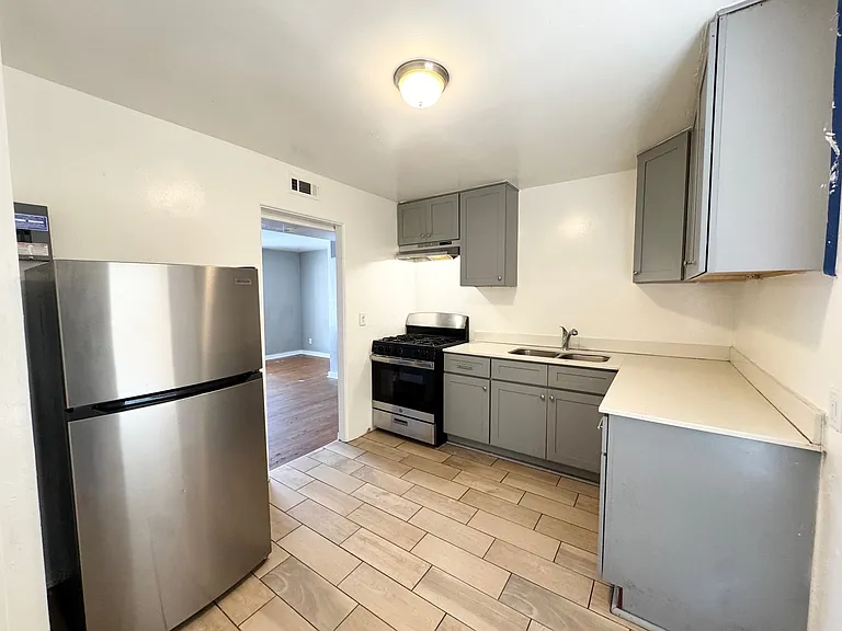 2030 NW 25th St #15 — Photo 10