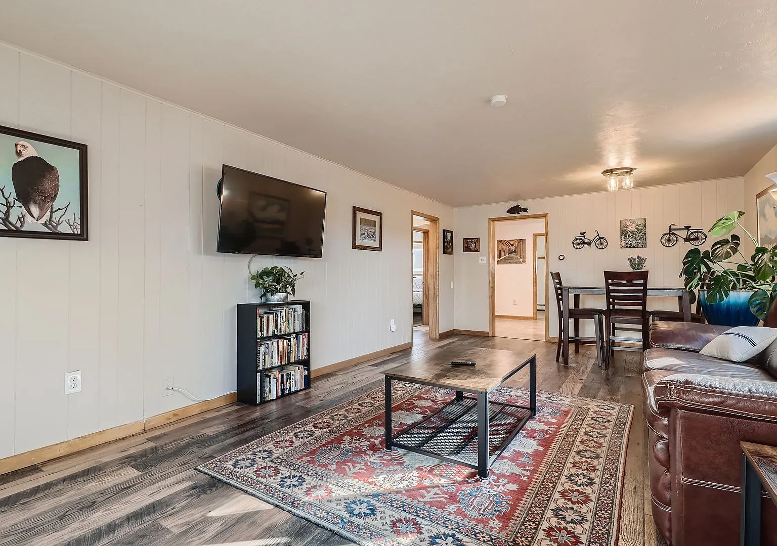 Available Now, Large Yard And Detached 2 Car Garage, Updated Floors And Bath, $0 Deposit Options! — Photo 4