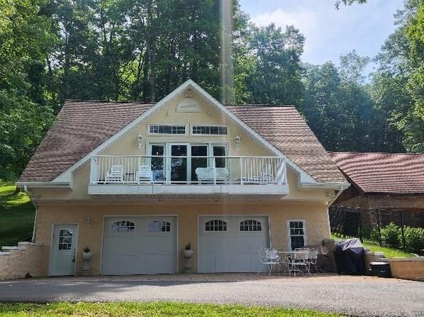202 Flat Top Lake Rd, Ghent, WV 25843