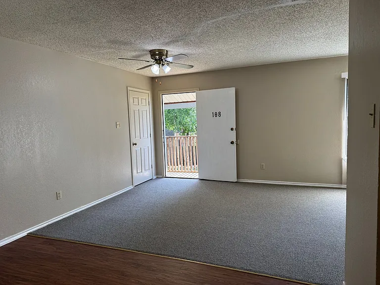 805 SE 4th St #108 — Photo 16