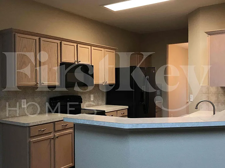 8604 Orleans Ln — Photo 4