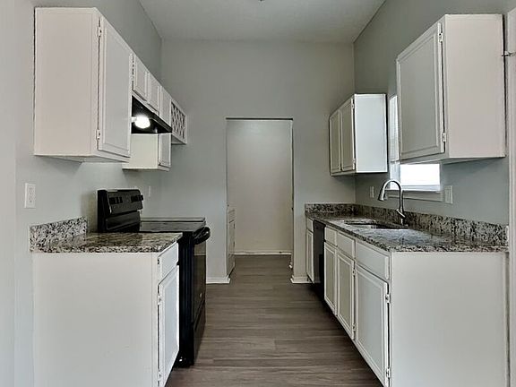 3rd image of 12619 Summer Hill Dr