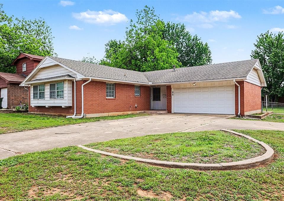 1st image of 812 Rolling Meadows Blvd