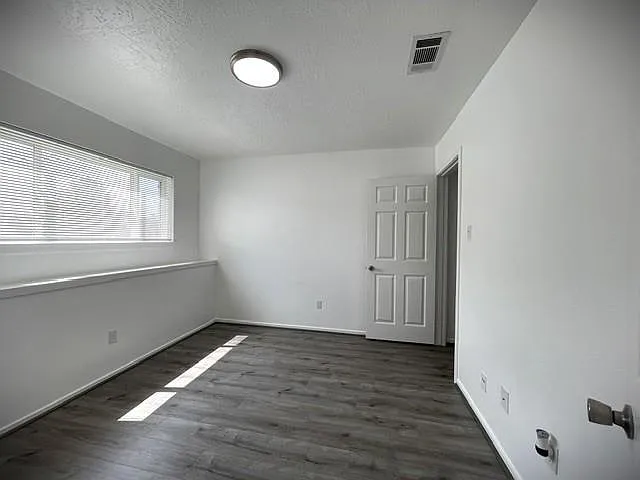 15523 Pensgate St — Photo 21