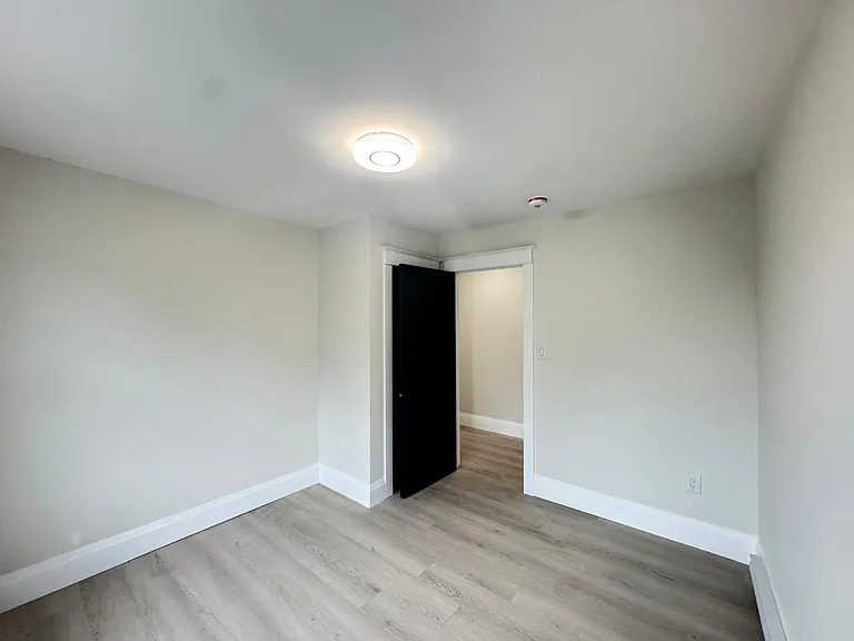 931 Main St E #4 — Photo 3
