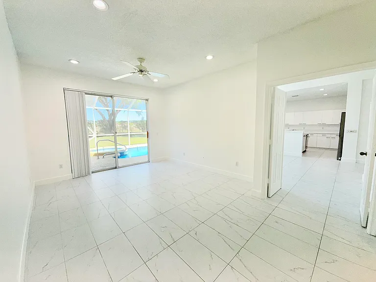 10875 Old Bridgeport Ln — Photo 5