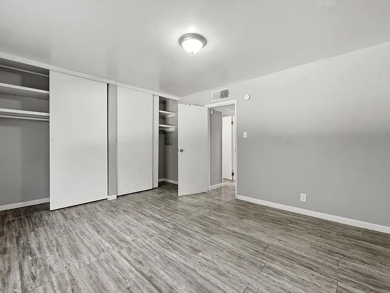 1805 Oxford Cir — Photo 27