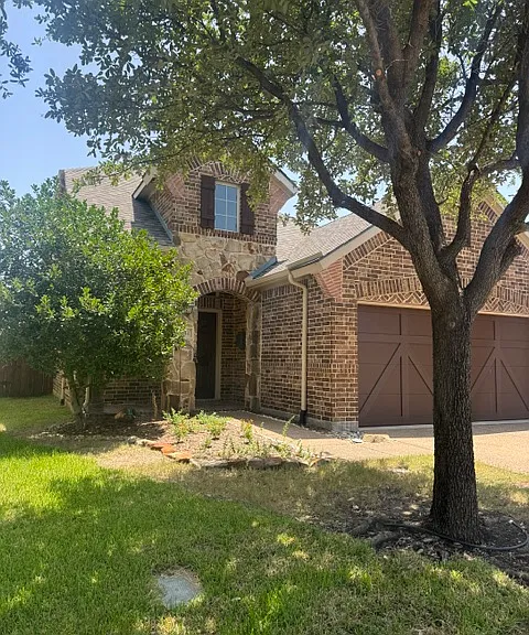 3004 Hereford Dr — Photo 2