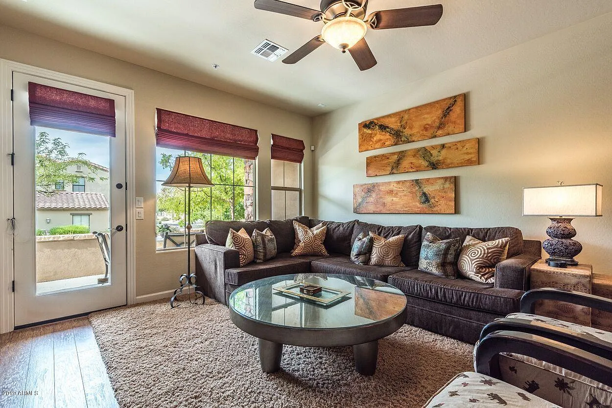 3 bed, 2.5 bath, 1810 sqft, $4,500 — Photo 4