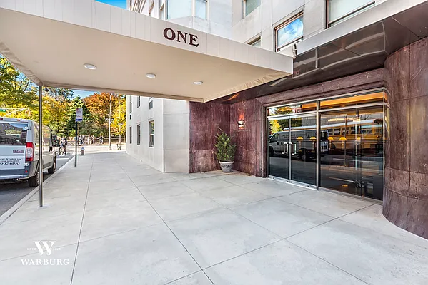 Sold by Warburg | media 32