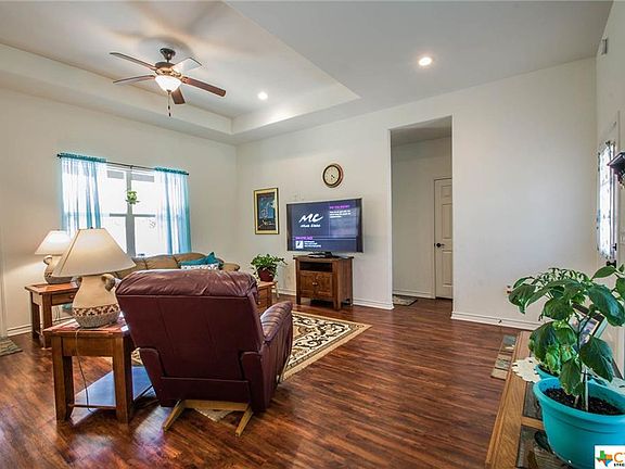 3rd image of 122  E Maunalua