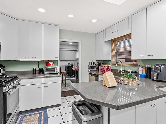 4th image of 7638 Maple St