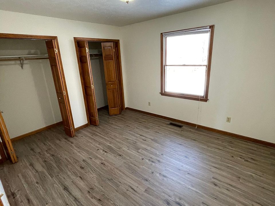 2nd image of 722 8th Pl SW #722
