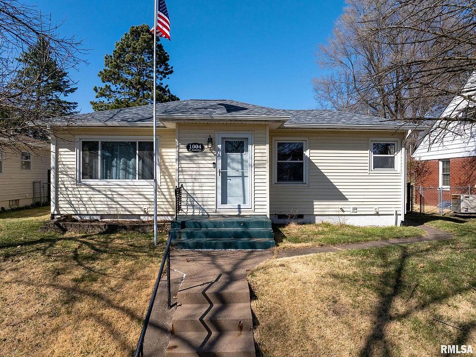 1st image of 1004 W Rusholme St