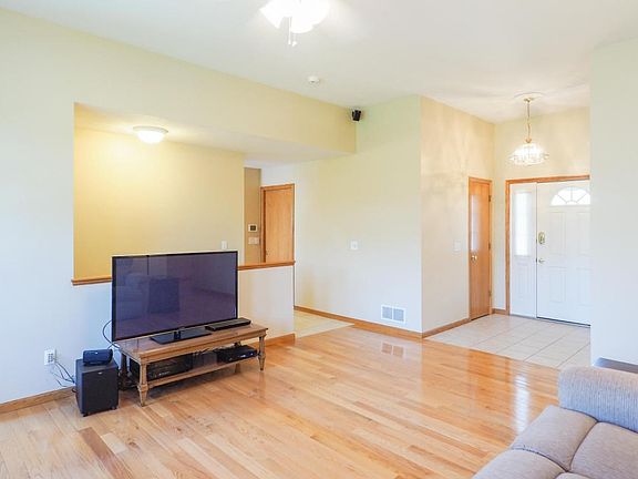 1413 Auburn Woods, Portage-104