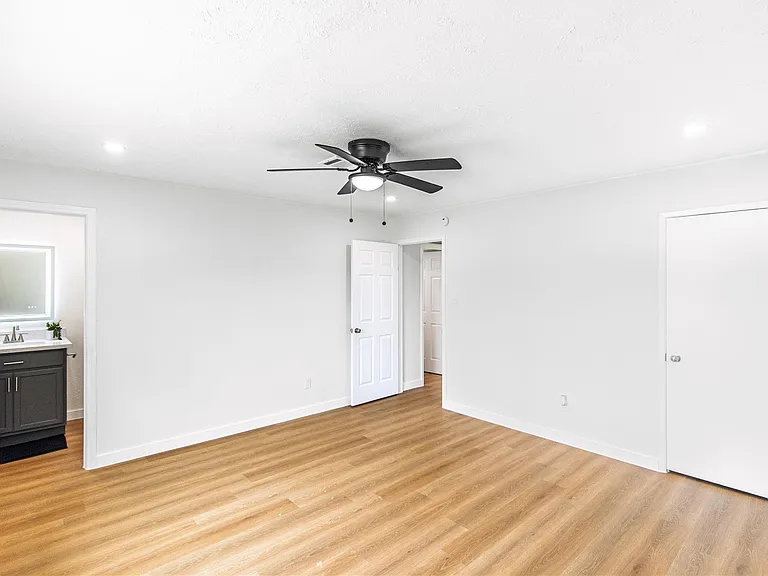 318 Willoughby Dr — Photo 17
