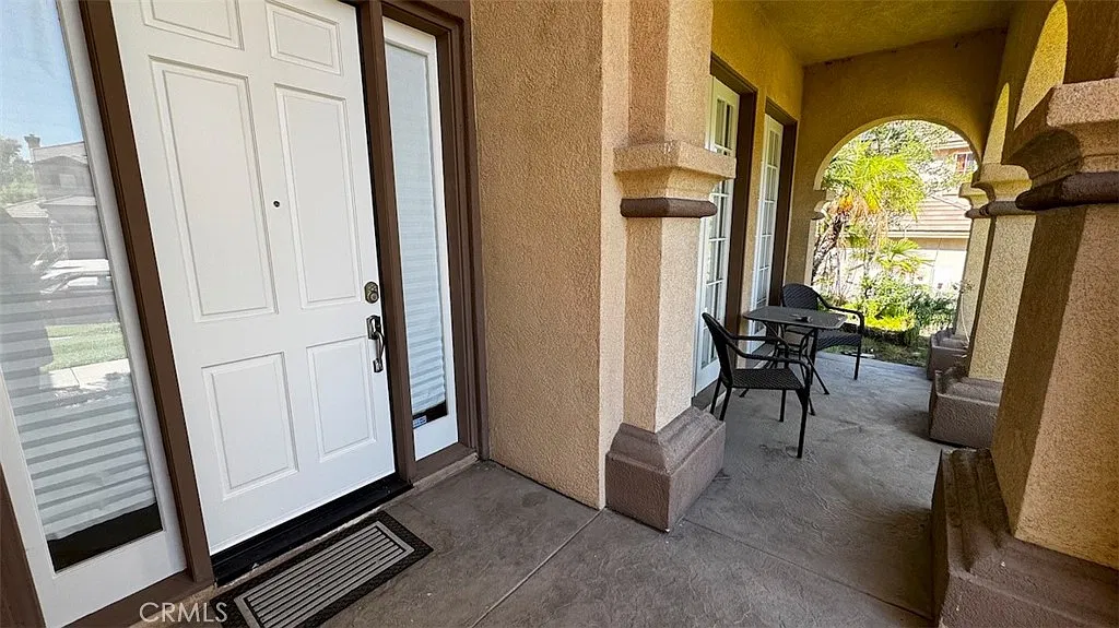 5 bed, 4.5 bath, 4136 sqft, $5,500 — Photo 3