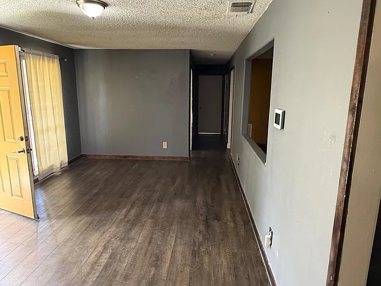 3420 Bronco St — Photo 3