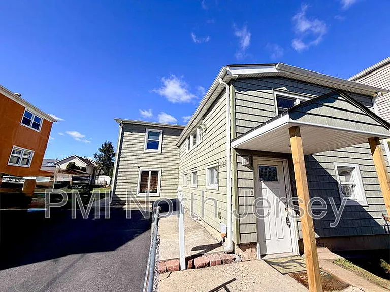 227 Washington Ave — Photo 3