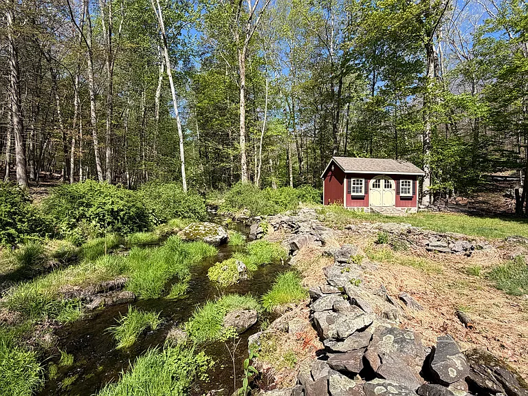 800 Hallet Rd — Photo 4