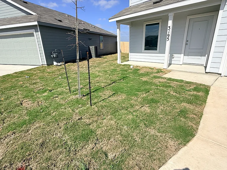 3195 Dispatch Dr — Photo 2